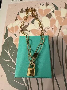 Non Tarnish Gold Padlock Chain Necklace Size 16”